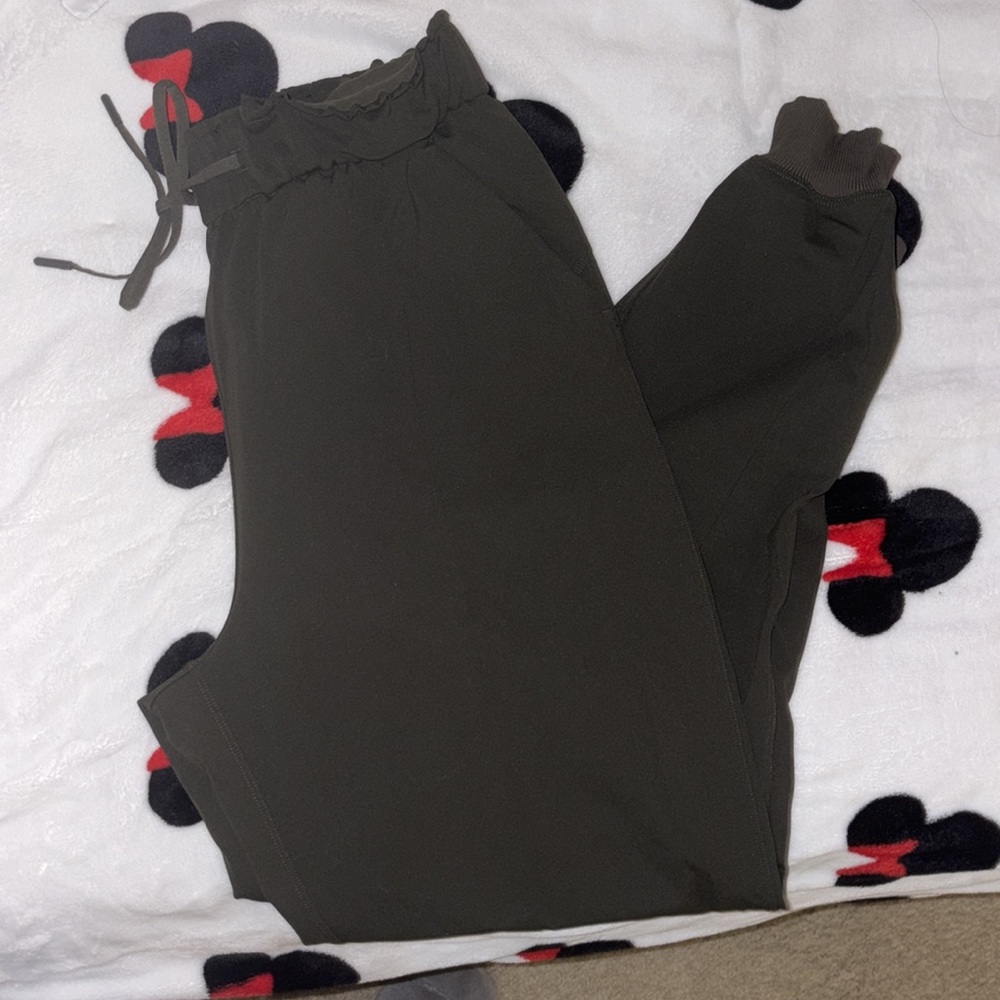 Lululemon joggers (on the fly)